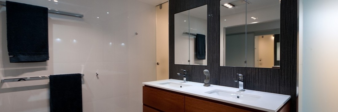 gold coast bathroom renovation feature min